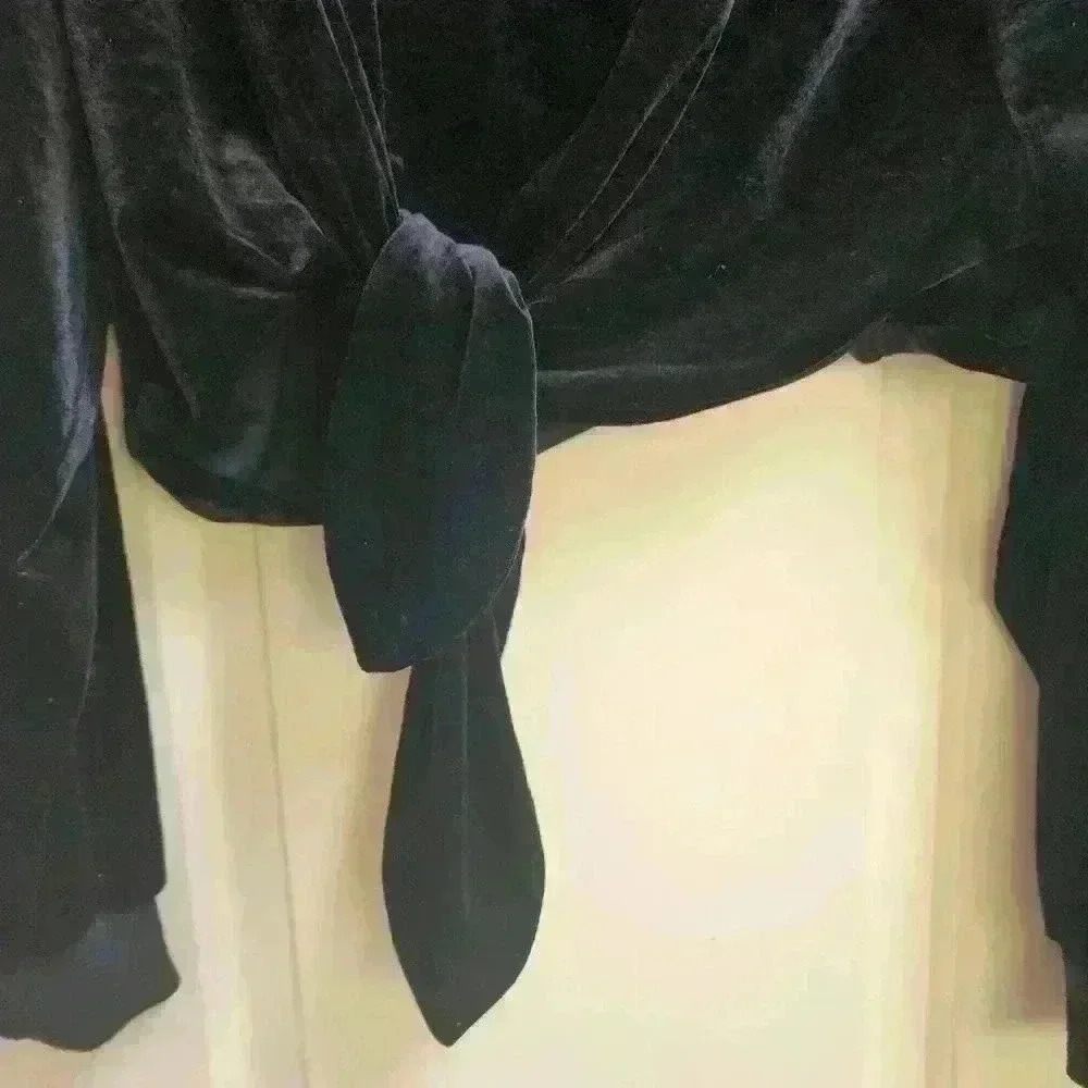 NUDE longsleeve black velvet tie front cropped top size medium - Picture 3 of 6